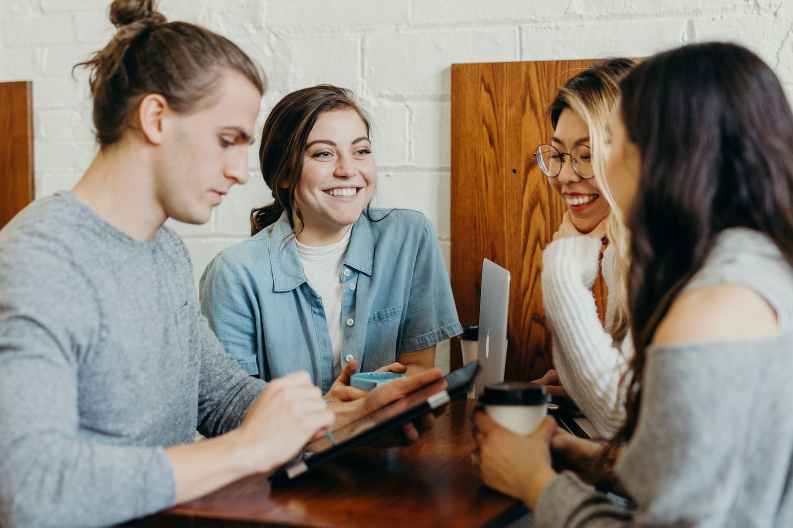 Colleagues in conversation during a working session